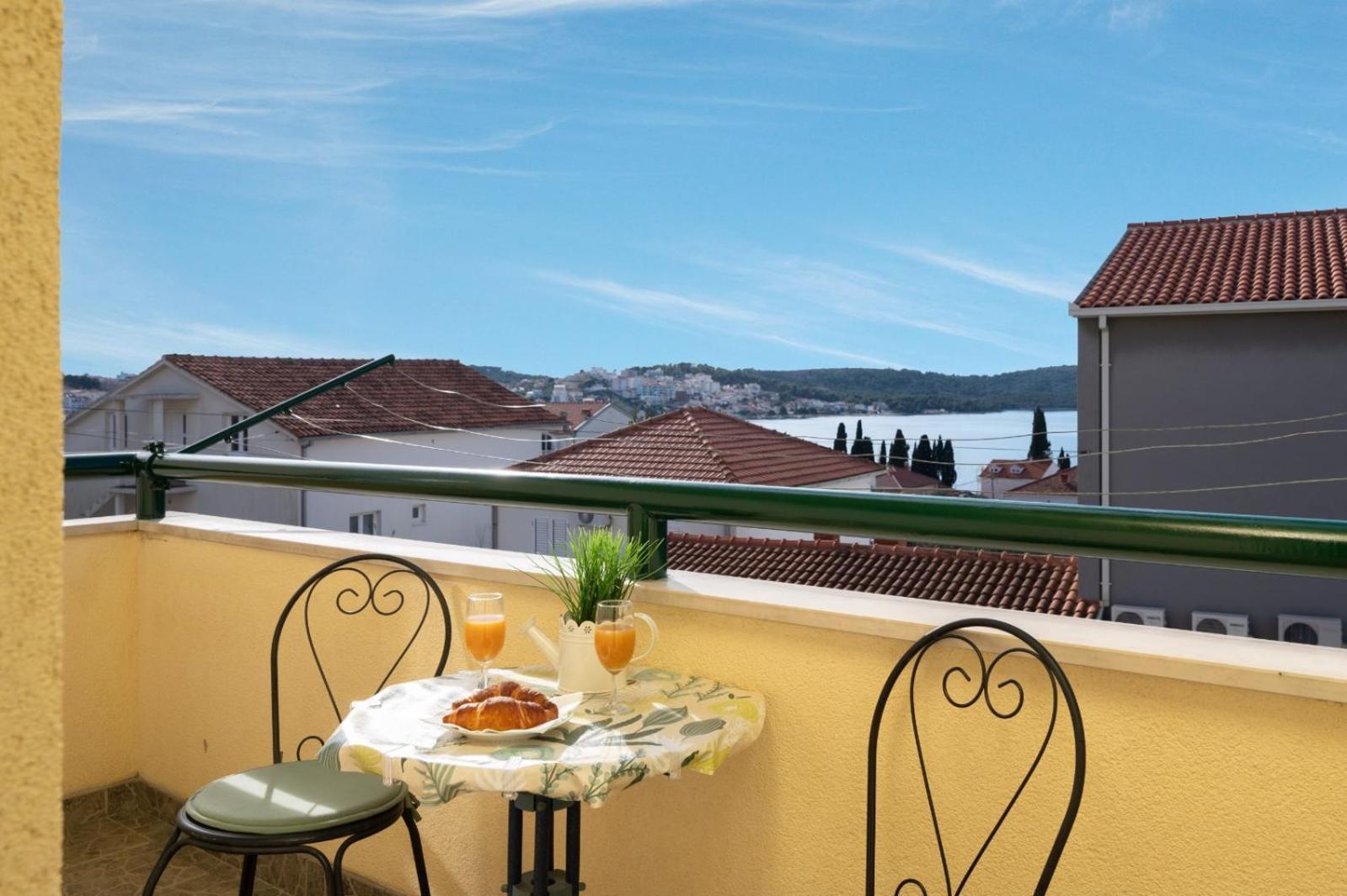 Apartment Anita Trogir Exterior foto